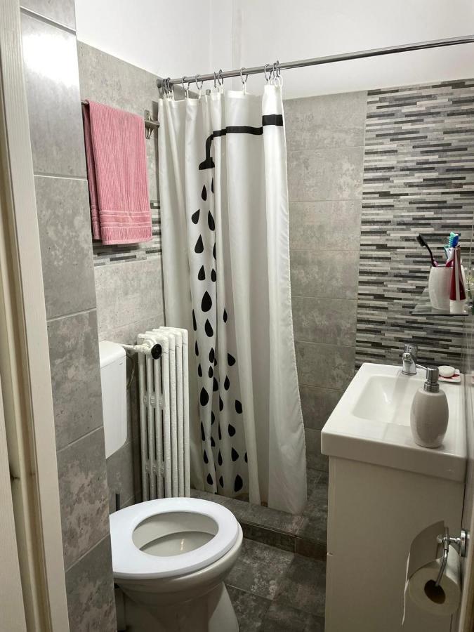 Centru Charming New Apartament Piata Universitate Lejlighed Bukarest Eksteriør billede